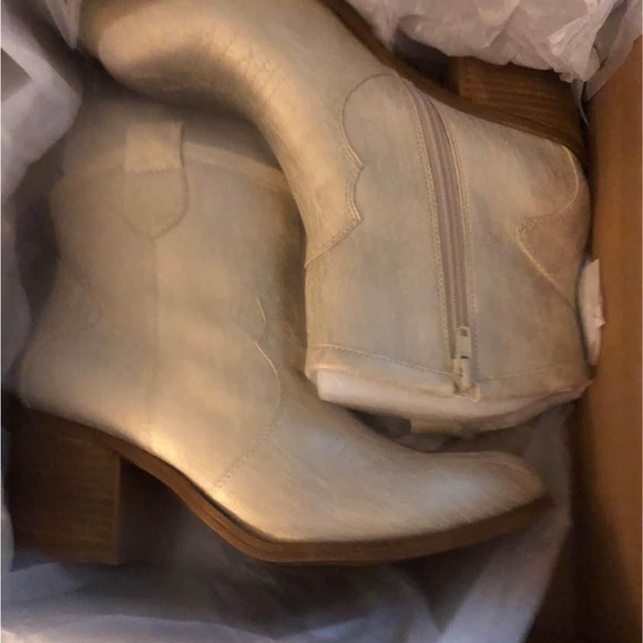 Dirty Laundry Metallic Cream Ankle Booties - Picture 3 of 6